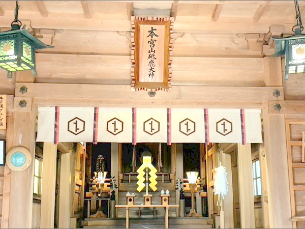 砥鹿神社の奥宮の本殿内部
