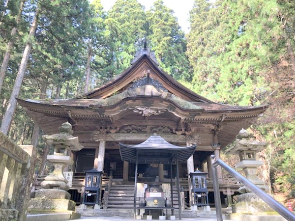 光前寺の本堂の正面
