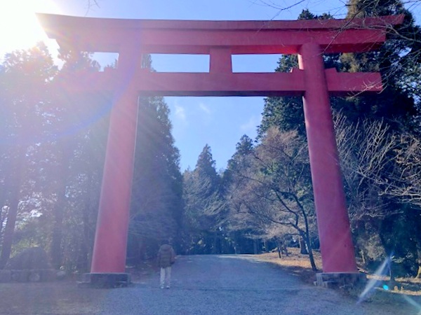 砥鹿神社の奥宮の赤い鳥居