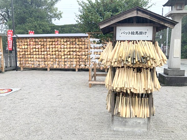 箭弓稲荷神社,バット型絵馬