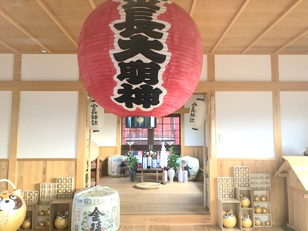 金長神社の立替後の拝殿内