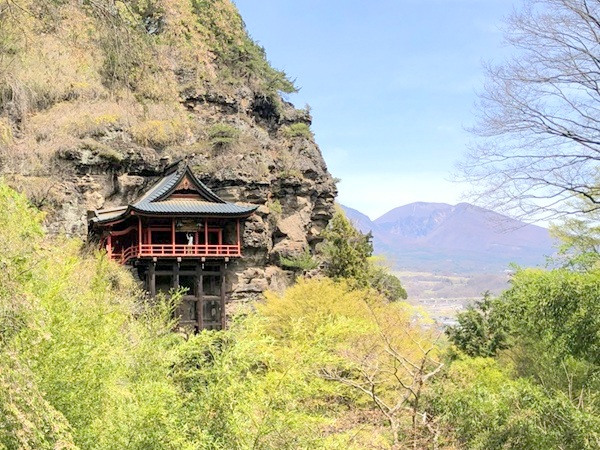 布引観音釈尊寺の断崖絶壁から見える観音堂
