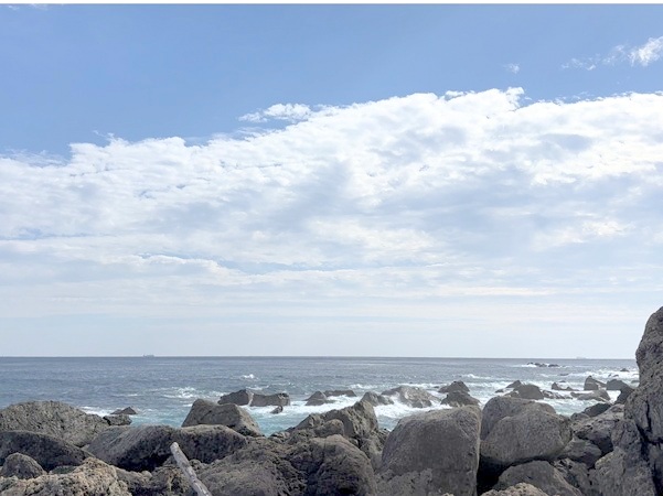 室戸岬から見える岩と空と海