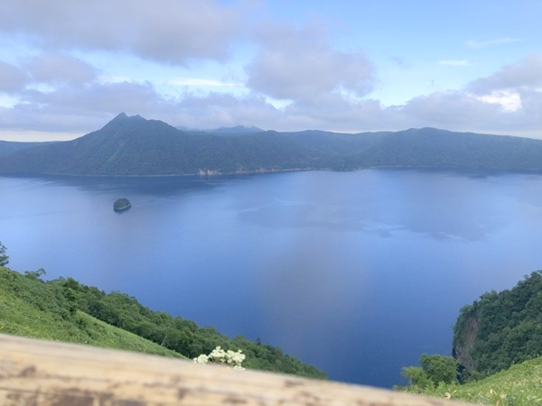 摩周湖とカムイシュ島